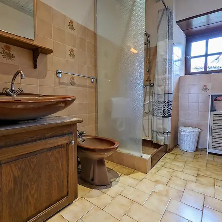 Saint-ilpize, 3 Pièces, 4 Personnes - Fr-1-582-93 *